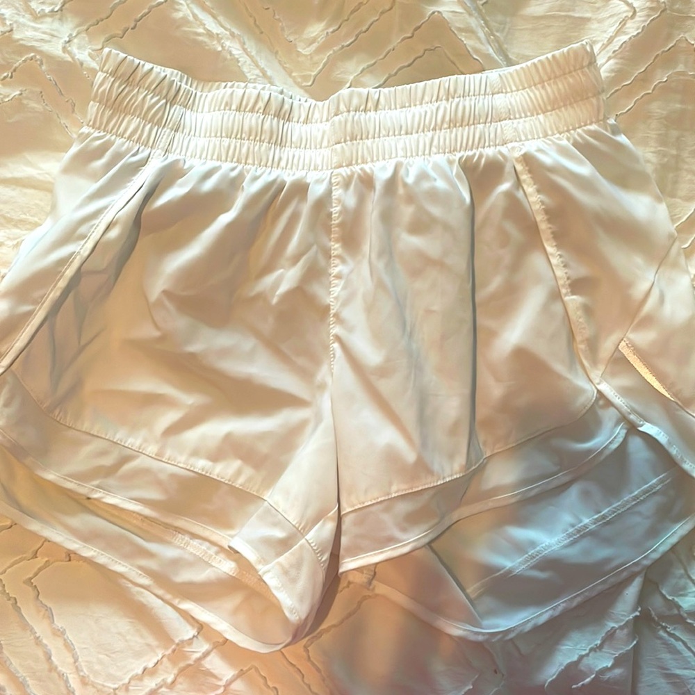 Athleta racer run short in white, size extra small